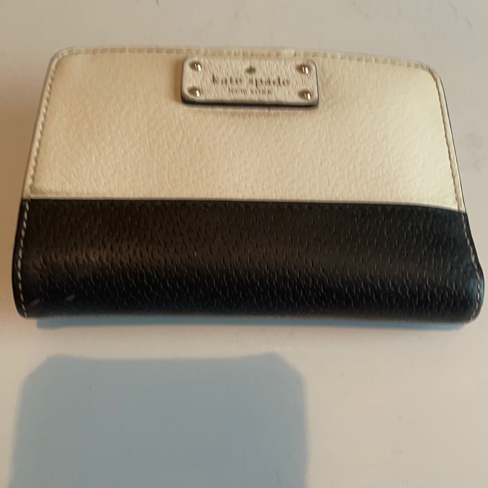 Kate Spade Black and white leather women’s wallet retired